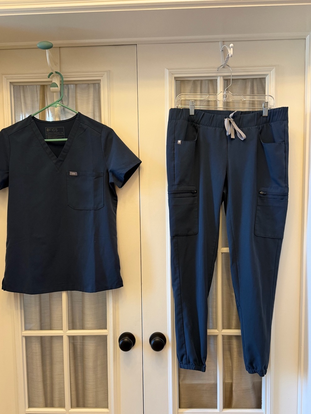 XS/SMALL Dark Harbor Gray Women’s Figs Scrub Set